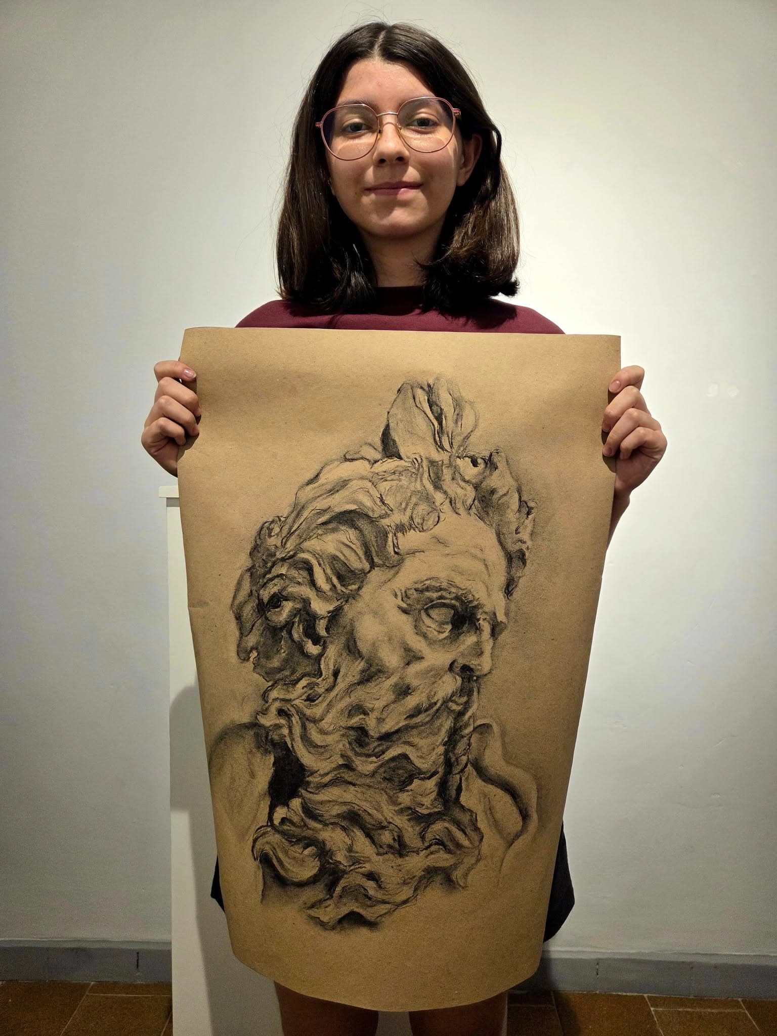 Desenho em carvão de Lívia Pompeu